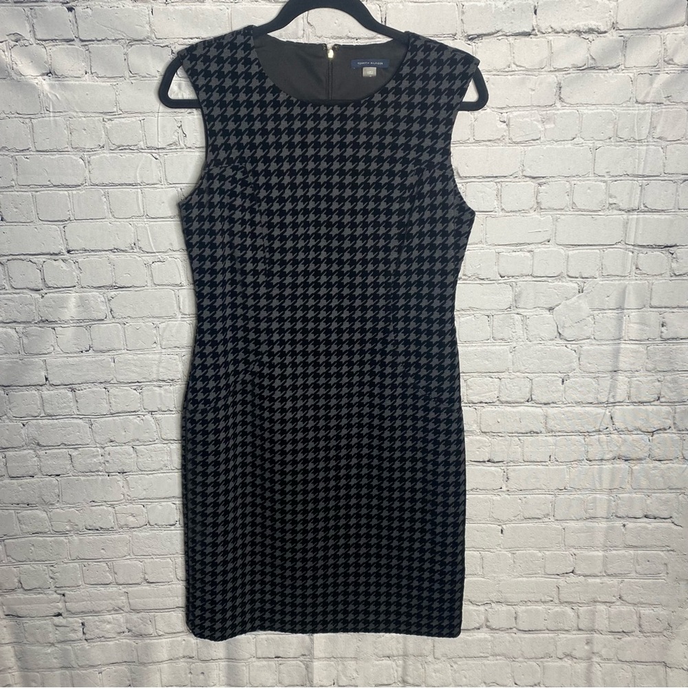 Tommy Hilfiger Sleeveless Dress. Size 10. Velvet Detailing with Gold Zipper.